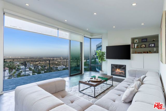 8634 Franklin Avenue, Los Angeles, CA 90069