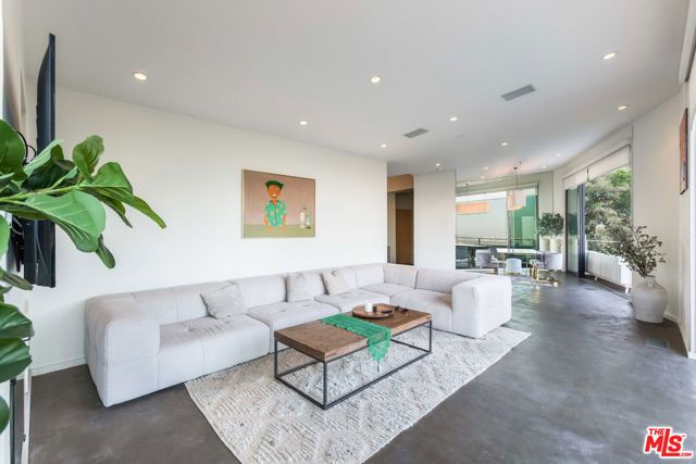 8634 Franklin Avenue, Los Angeles, CA 90069