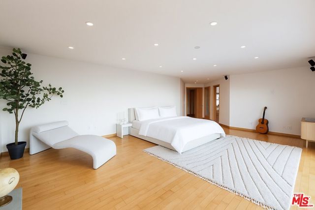 8634 Franklin Avenue, Los Angeles, CA 90069