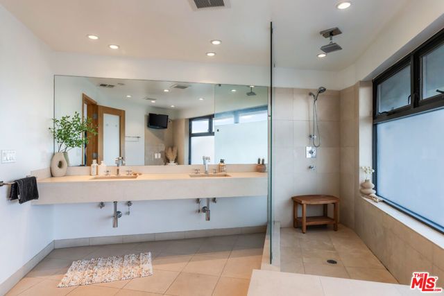 8634 Franklin Avenue, Los Angeles, CA 90069
