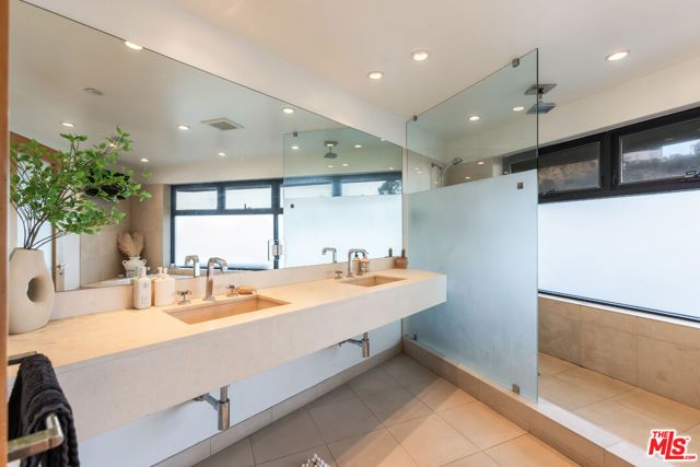 8634 Franklin Avenue, Los Angeles, CA 90069