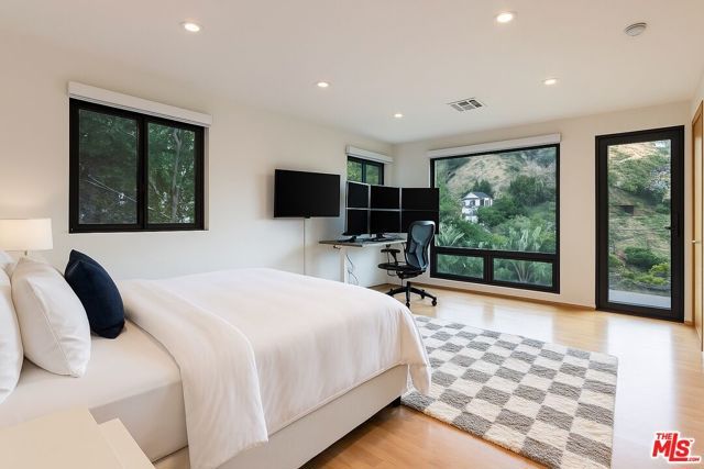 8634 Franklin Avenue, Los Angeles, CA 90069
