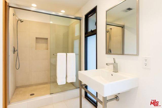 8634 Franklin Avenue, Los Angeles, CA 90069