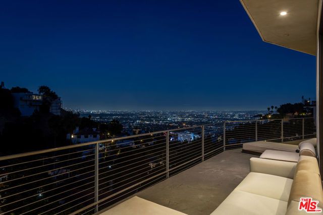 8634 Franklin Avenue, Los Angeles, CA 90069