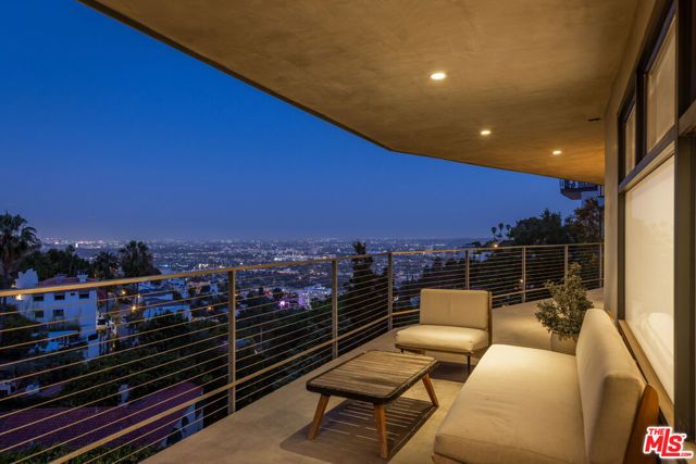 8634 Franklin Avenue, Los Angeles, CA 90069