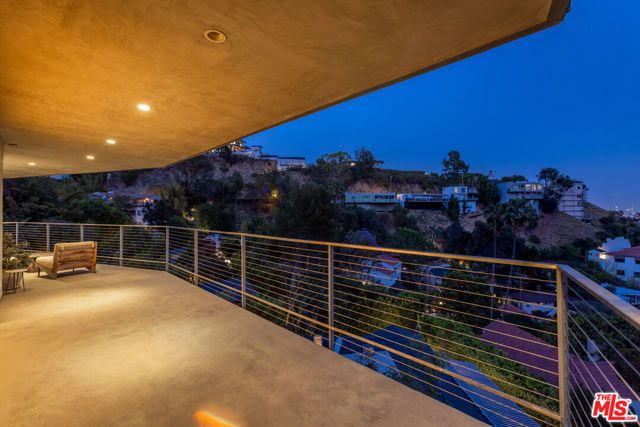8634 Franklin Avenue, Los Angeles, CA 90069