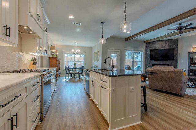 6043 Coral Ridge Drive, Alexander, AR 72002