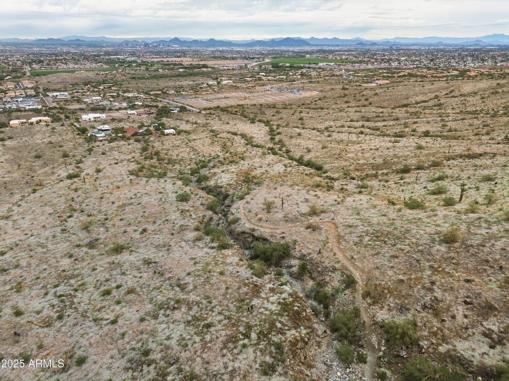 Image 11 of property listing at 2229 W SUNRISE Drive 0, Phoenix, AZ 85041