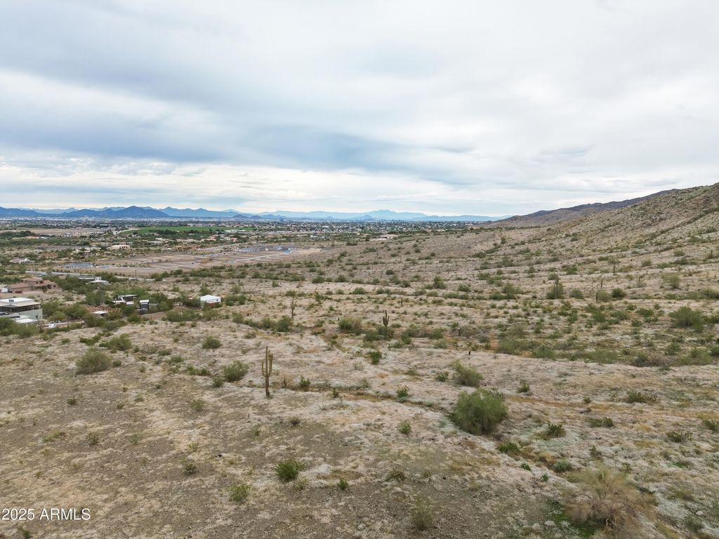 Image 12 of property listing at 2229 W SUNRISE Drive 0, Phoenix, AZ 85041