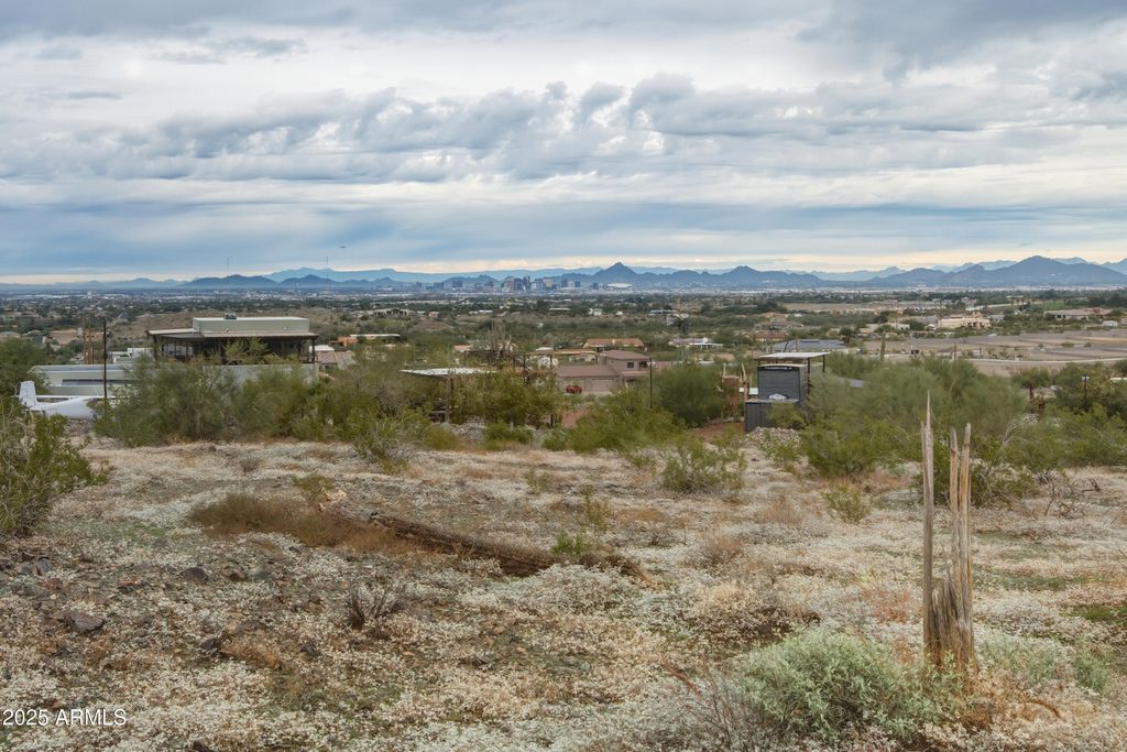 Image 17 of property listing at 2229 W SUNRISE Drive 0, Phoenix, AZ 85041