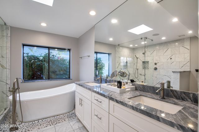 4825 E ONYX Avenue, Paradise Valley, AZ 85253