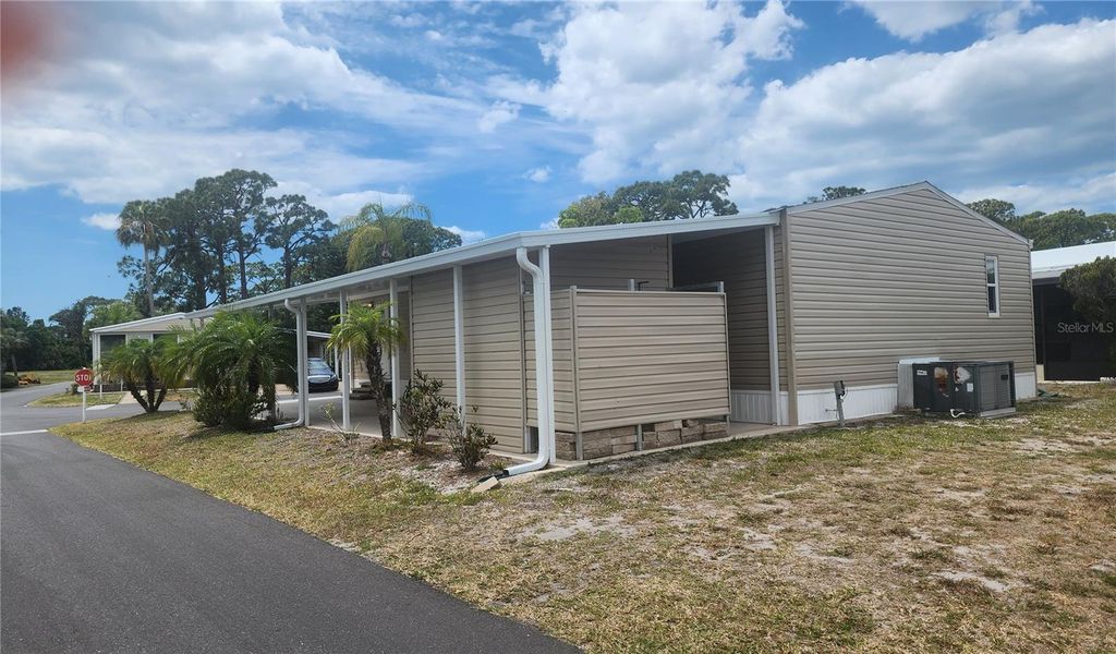 Image 20 of property listing at 157 N FIJI CIRCLE, Englewood, FL 34223