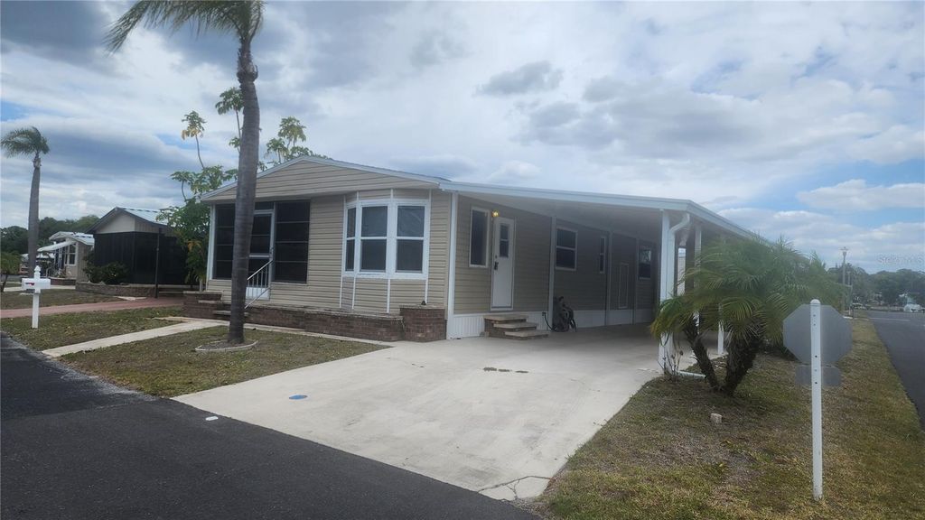Image 3 of property listing at 157 N FIJI CIRCLE, Englewood, FL 34223