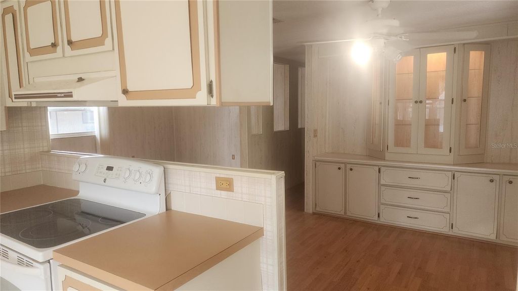 Image 28 of property listing at 157 N FIJI CIRCLE, Englewood, FL 34223
