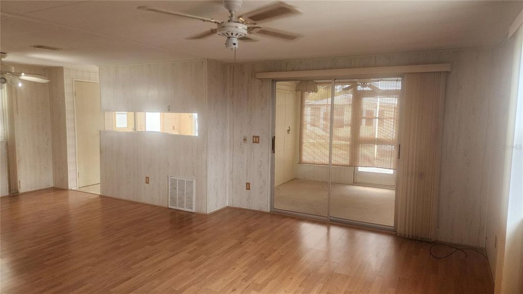 Image 33 of property listing at 157 N FIJI CIRCLE, Englewood, FL 34223