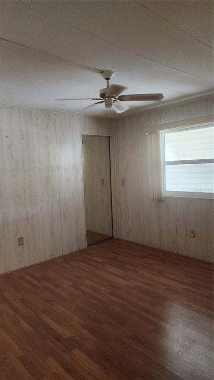 Image 34 of property listing at 157 N FIJI CIRCLE, Englewood, FL 34223
