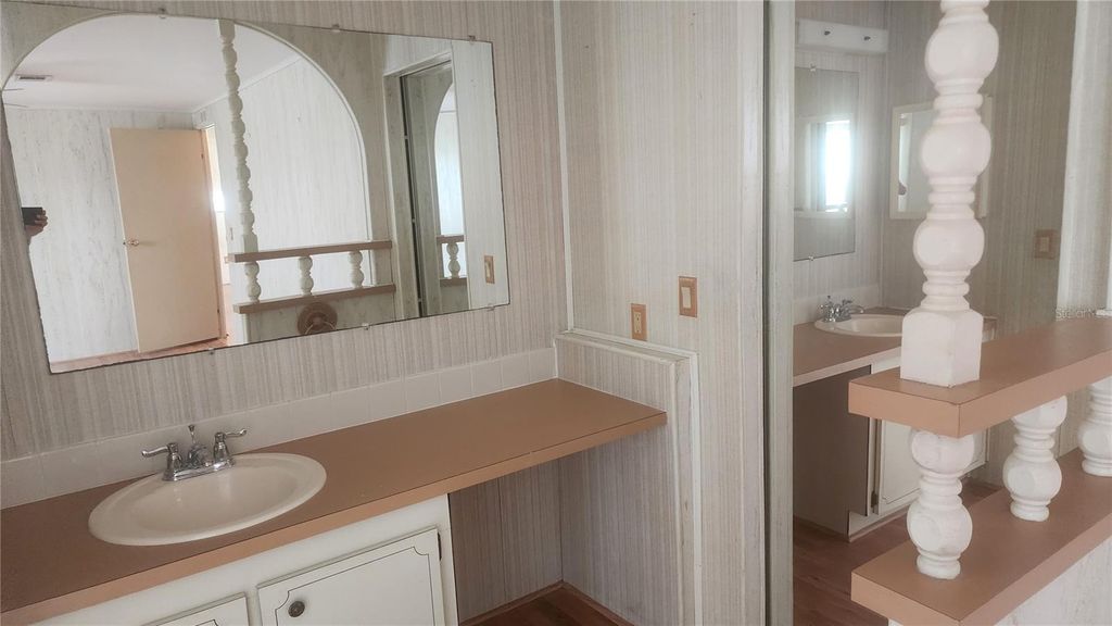 Image 39 of property listing at 157 N FIJI CIRCLE, Englewood, FL 34223