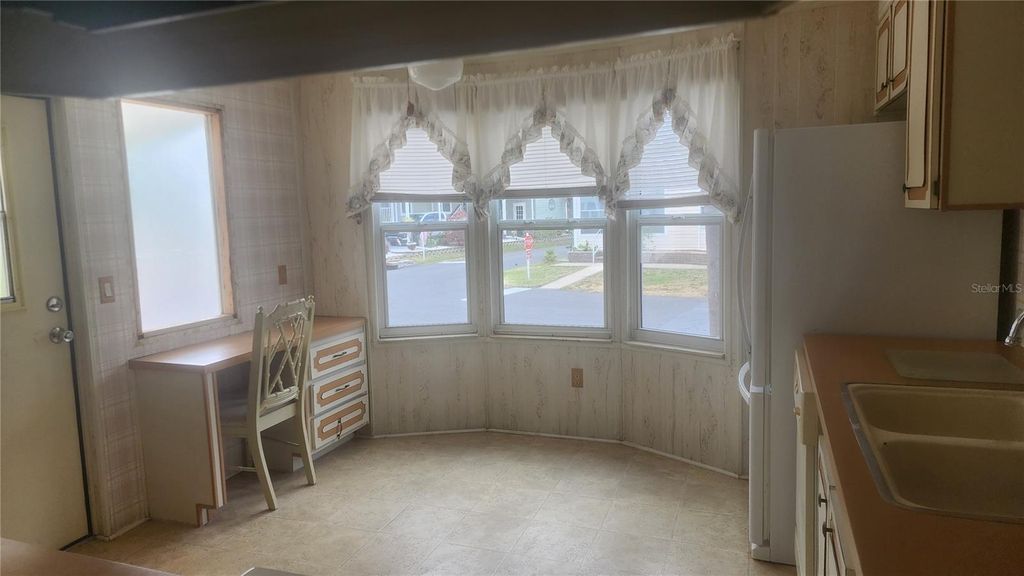 Image 6 of property listing at 157 N FIJI CIRCLE, Englewood, FL 34223