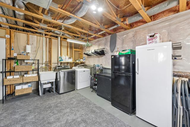 8247 Peony Lane N, Maple Grove, MN 55311