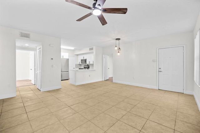 158 SW Peacock Blvd Apt 30-104 St, Port St Lucie, FL 34986