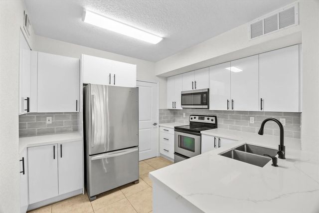 158 SW Peacock Blvd Apt 30-104 St, Port St Lucie, FL 34986