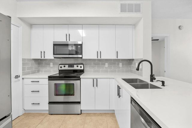 158 SW Peacock Blvd Apt 30-104 St, Port St Lucie, FL 34986