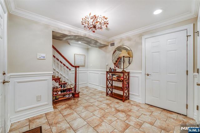 25 Michael Lane 14, Wallington, NJ 07057