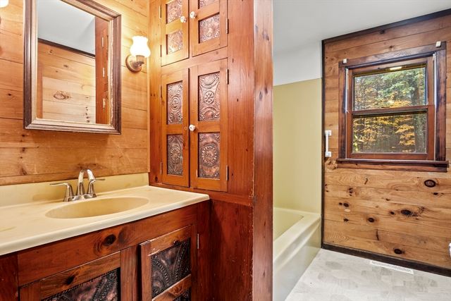 55 Putney Road, Leverett, MA 01054