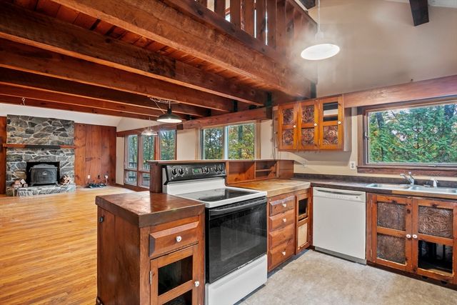 55 Putney Road, Leverett, MA 01054