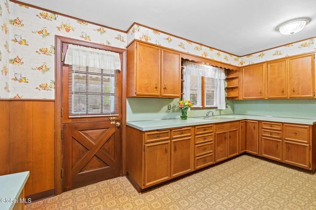 1021 Dunnsville Road, Rotterdam, NY 12306