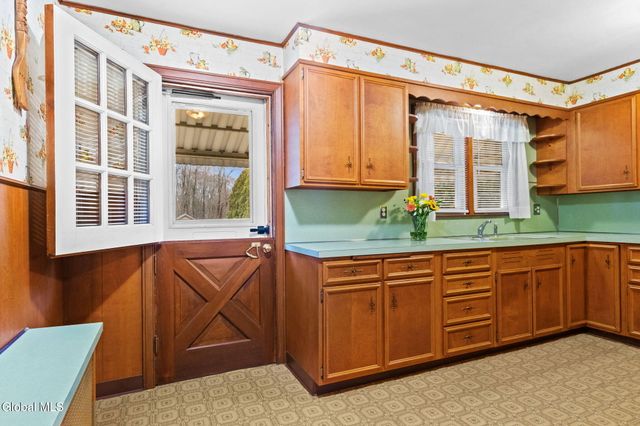 1021 Dunnsville Road, Rotterdam, NY 12306