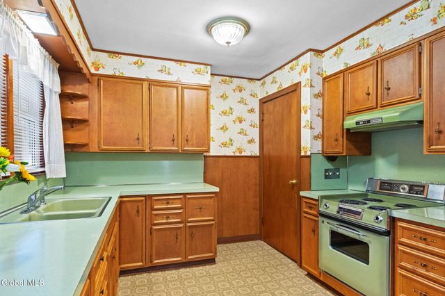 1021 Dunnsville Road, Rotterdam, NY 12306