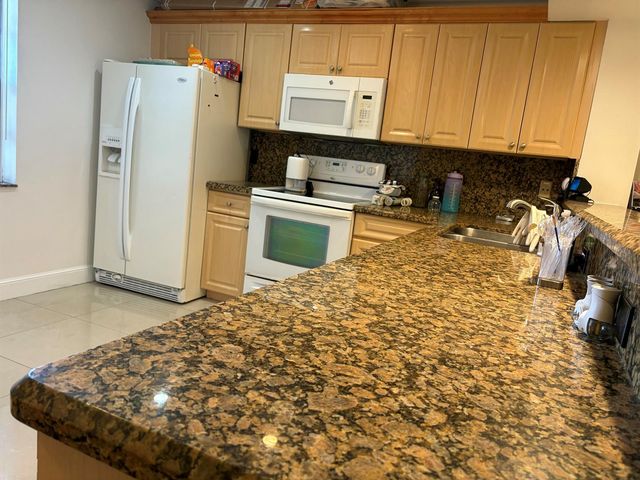 1400 NW 45th Street B7, Deerfield Beach, FL 33064