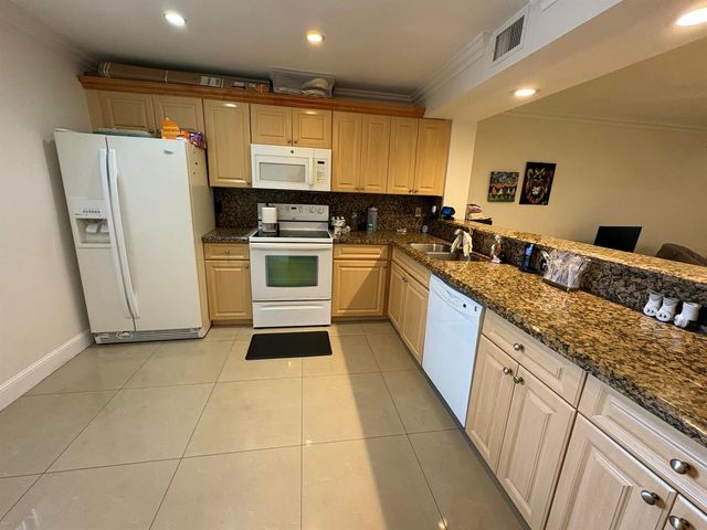 1400 NW 45th Street B7, Deerfield Beach, FL 33064