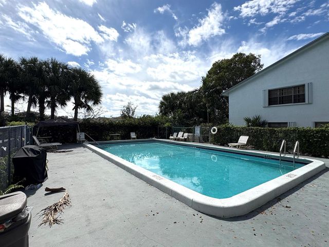 1400 NW 45th Street B7, Deerfield Beach, FL 33064