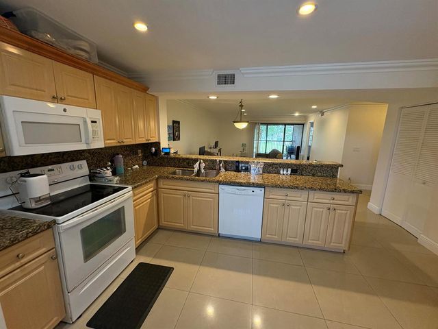 1400 NW 45th Street B7, Deerfield Beach, FL 33064