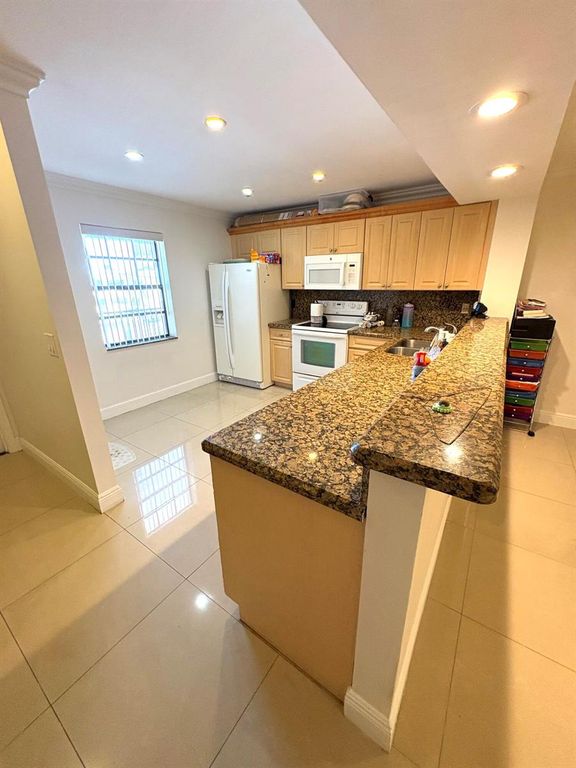 1400 NW 45th Street B7, Deerfield Beach, FL 33064