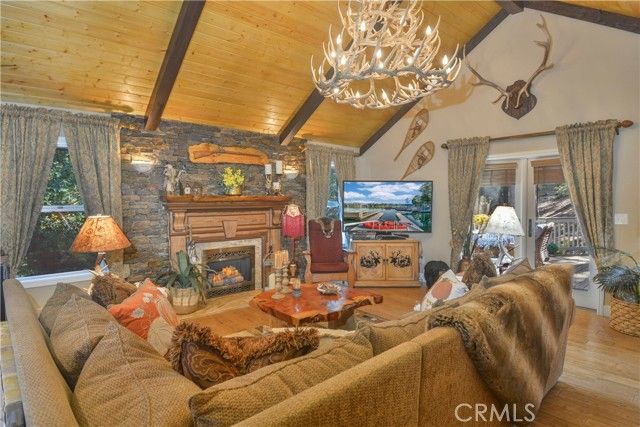 196 N Fairway Drive, Lake Arrowhead, CA 92352