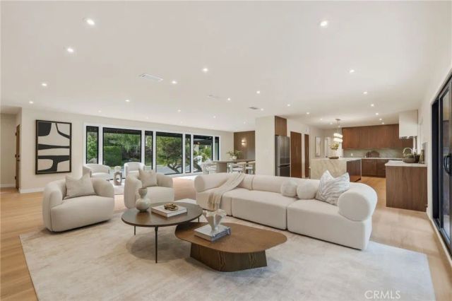 4614 La Subida, Tarzana, CA 91356