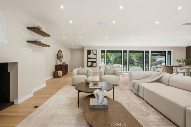 4614 La Subida, Tarzana, CA 91356