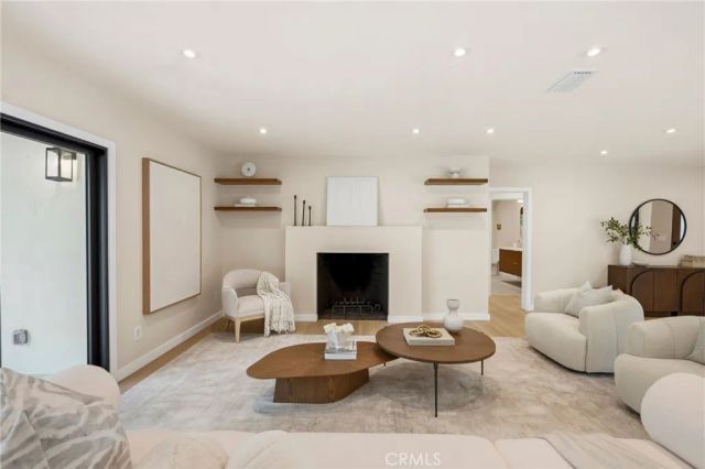 4614 La Subida, Tarzana, CA 91356