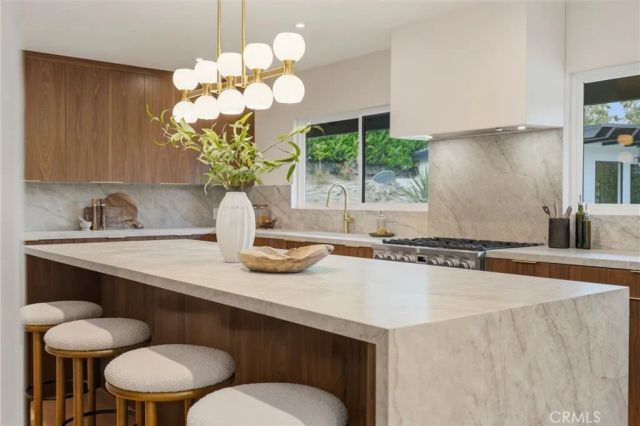 4614 La Subida, Tarzana, CA 91356
