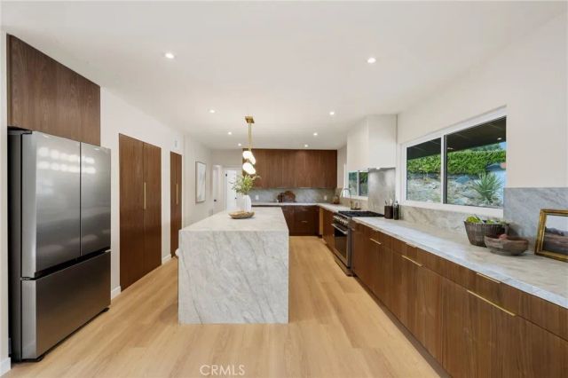 4614 La Subida, Tarzana, CA 91356