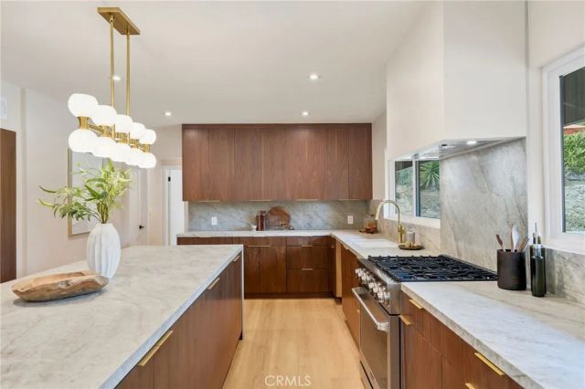 4614 La Subida, Tarzana, CA 91356