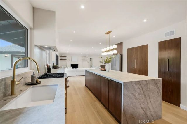 4614 La Subida, Tarzana, CA 91356