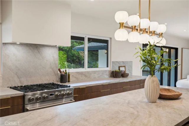 4614 La Subida, Tarzana, CA 91356