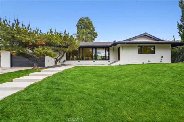 4614 La Subida, Tarzana, CA 91356