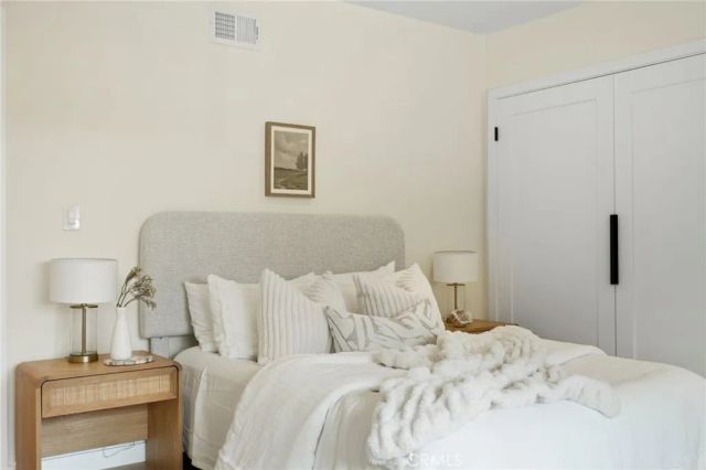 4614 La Subida, Tarzana, CA 91356