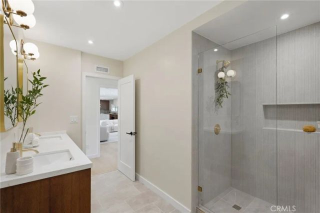 4614 La Subida, Tarzana, CA 91356