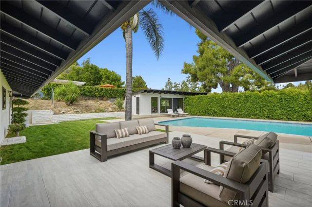 4614 La Subida, Tarzana, CA 91356